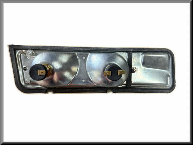 R10: Achterlicht unit rechts met glas en chroomrand (New Old Stock).