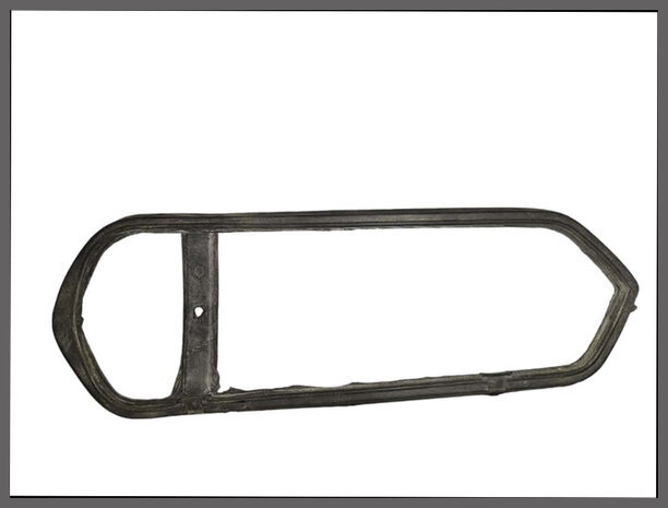 Achterlicht rubber links eerste type.