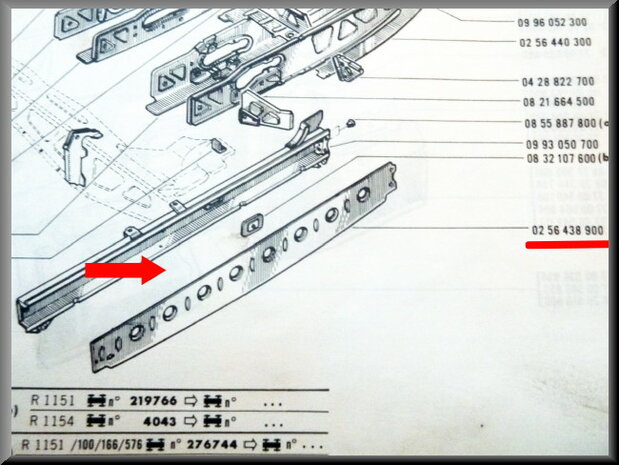 Tussenplaat langsbalk links (New Old Stock). 
