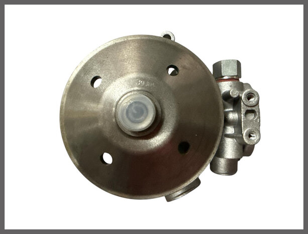 R25: Waterpomp (New Old Stock).