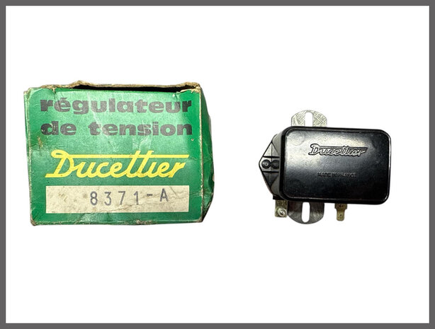 Spanningsregelaar (New Old Stock).