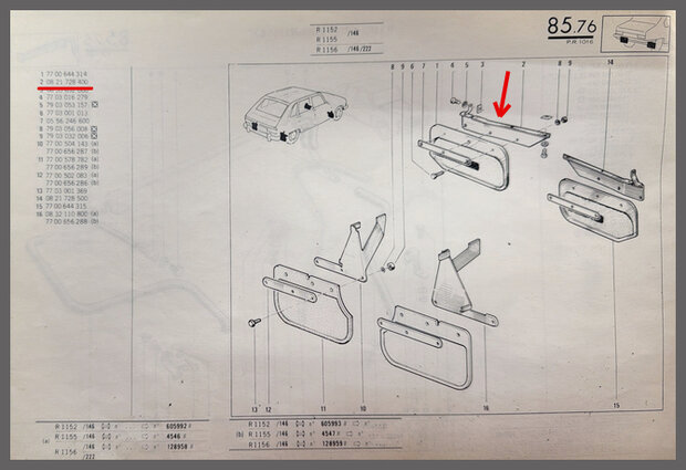 Bevestigingsbeugel spatlap voorzijde links (New Old Stock).