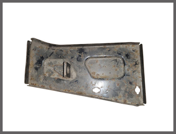 Chassis plaat links achter (New Old Stock).