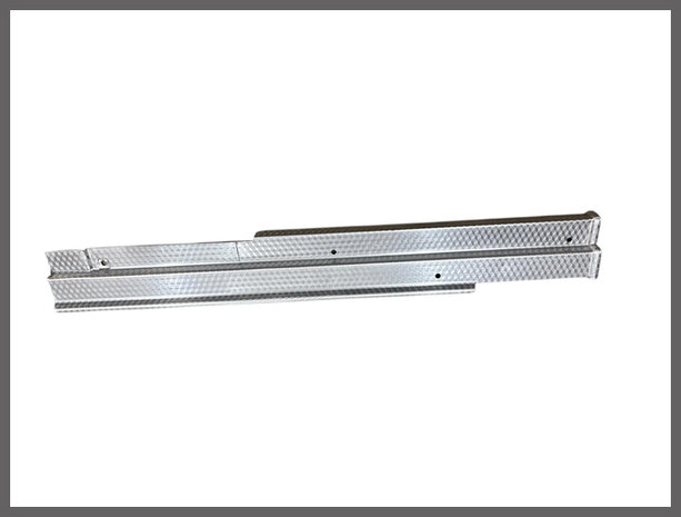 Dorpellijst rechts voor (New Old Stock).