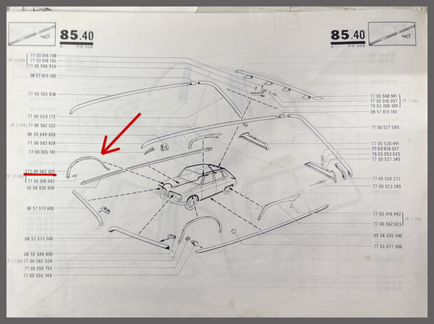 Bovenrand spatbord rechts (New Old Stock).