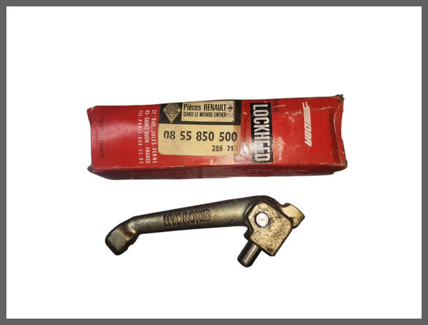 R8-10: Gaffel links achter (New Old Stock).