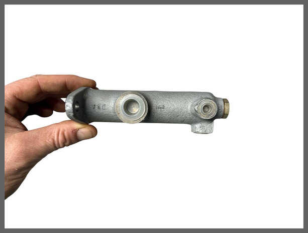 Renault 4,6: Hoofdremcilinder (New Old Stock).