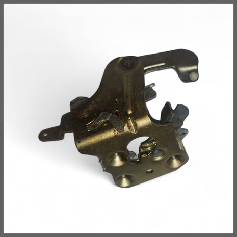 Slot bevestingingsplaat achterzijde rechts (New Old Stock)