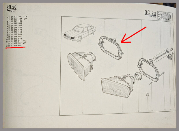 Renault 20: Cadre de phare droit (New Old Stock).