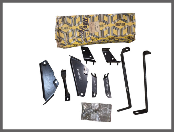 Renault 20-30: Bevestiging set voorbumper (New Old Stock).
