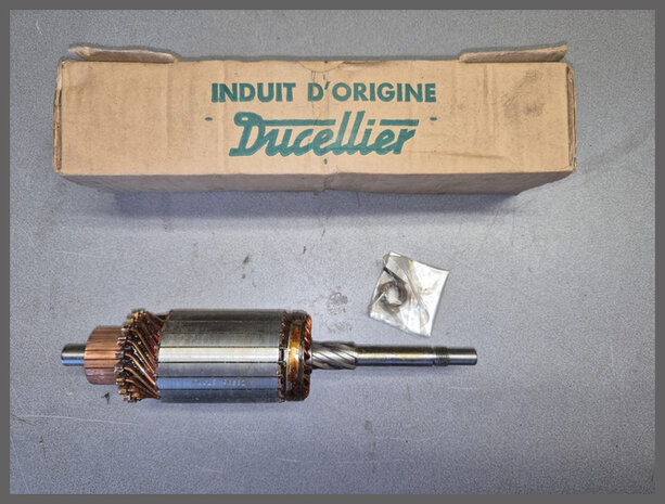 Renault 4CV, Dauphine Gordini, Floride: Anker startmotor (New Old Stock).