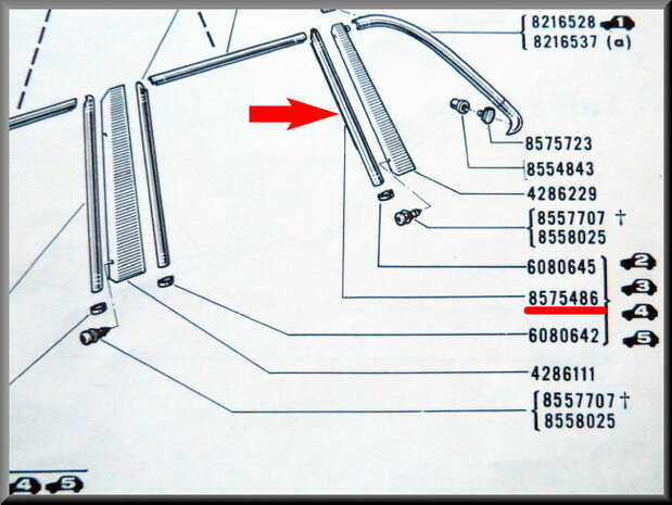 Chrome strip for the rear door on the left (next C-Pillar). Used.