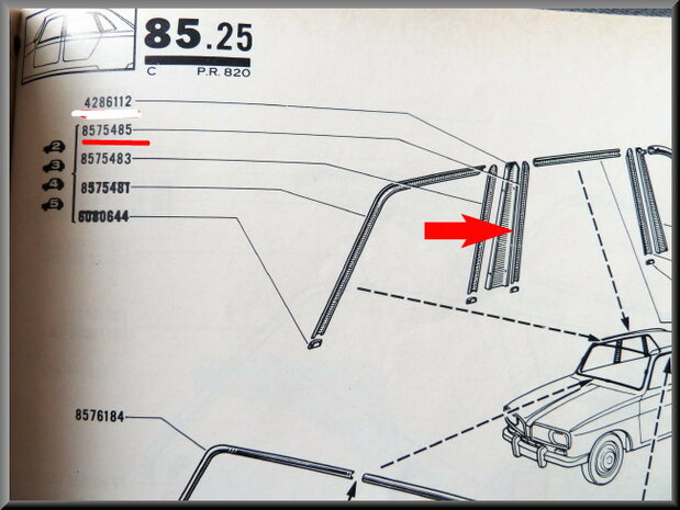 Chrome strip for the rear door on the right (next B-Pillar). Used.