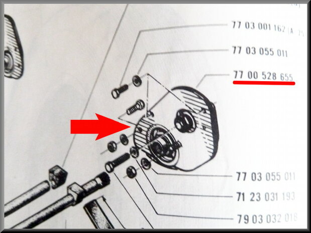 Torsion spring mounting in front on the left.