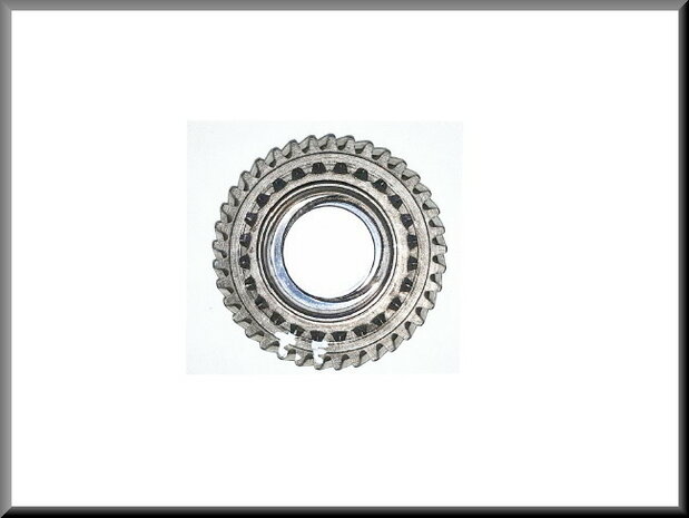 Pinion 3rd gear (37 teeth).