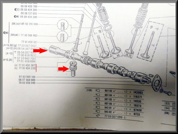 Nokkenas met ontstekingstandwiel (807-843-845 motor)