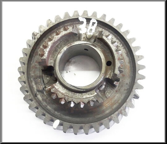 Pinion 1rd gear (38 teeth,  4 and 5 gear).